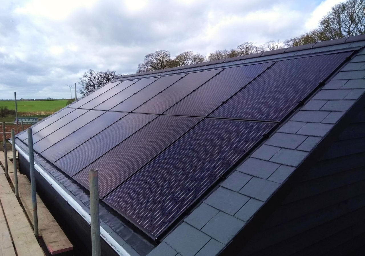 Embedded in-roof 4.55kW array on garden house