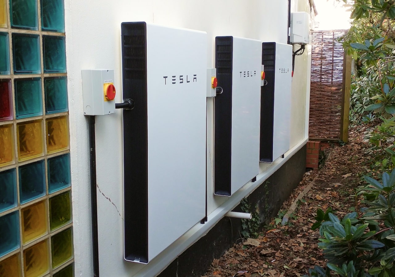 Three “daisy chained” Tesla Powerwall batteries with 40.5kWh
                storage capacity on pool house with an 8kW Solar PV system